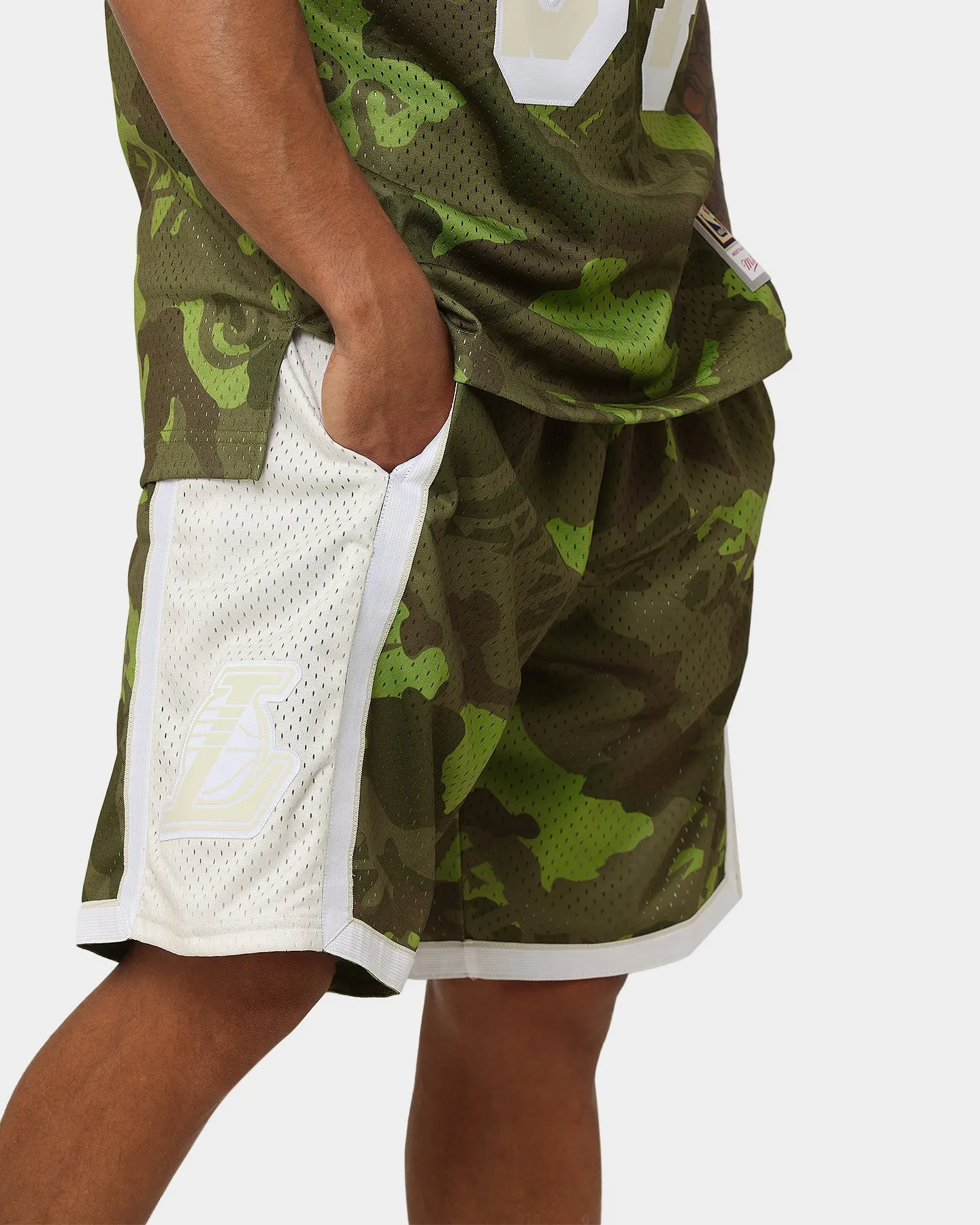 Mitchell & Ness Los Angeles Lakers '96-'97 Camo Swing Shorts Green Camo