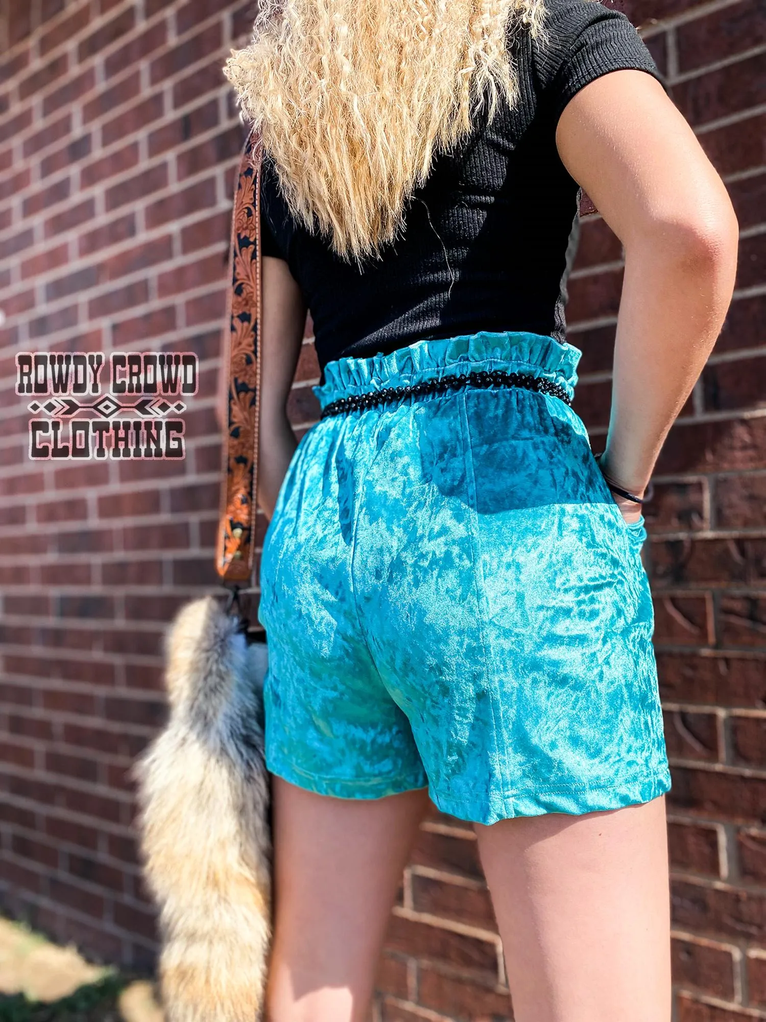Vetiver Velvet Shorts In Turquoise